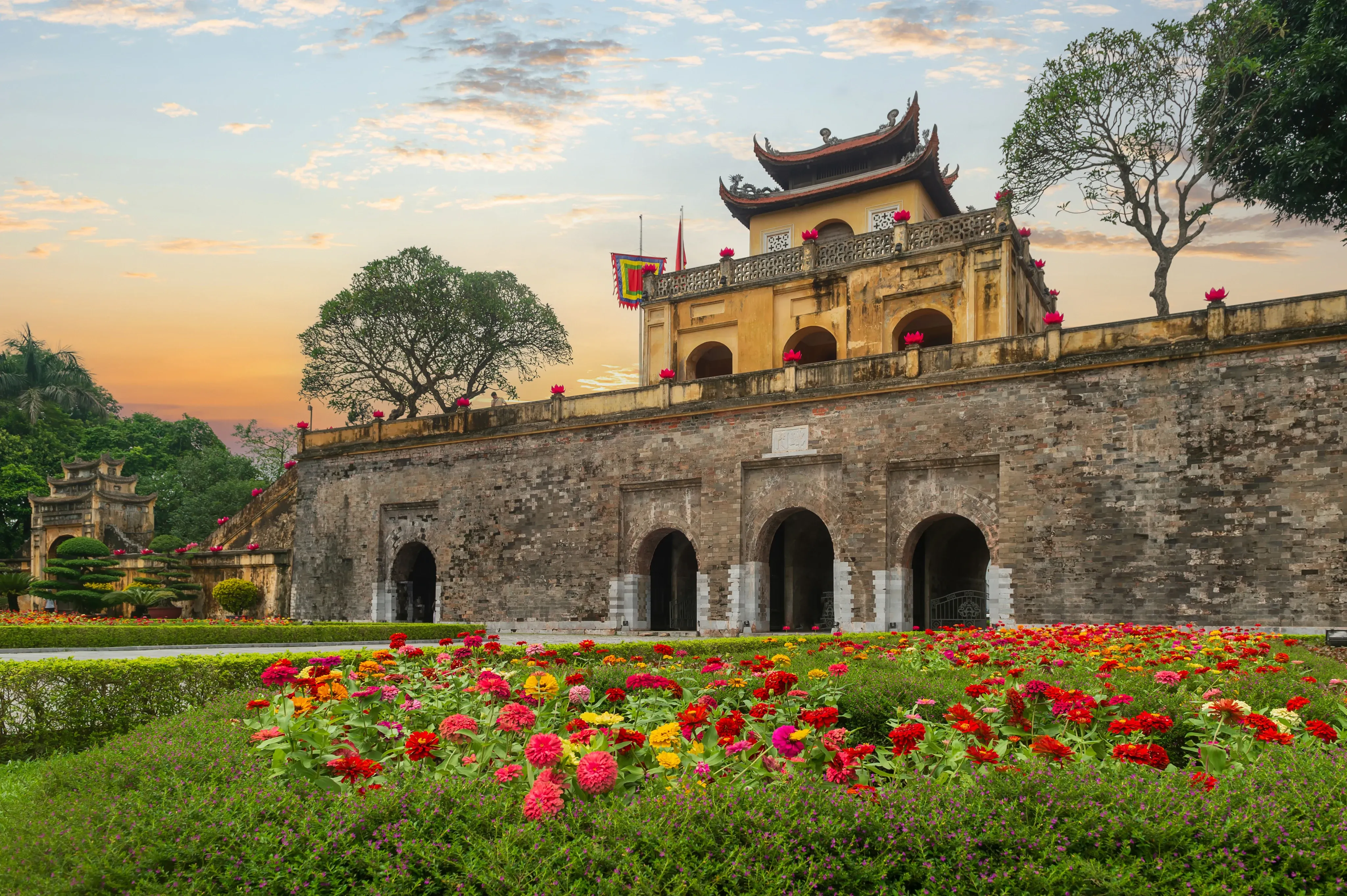Hoàng thành Thăng Long trong nắng chiều