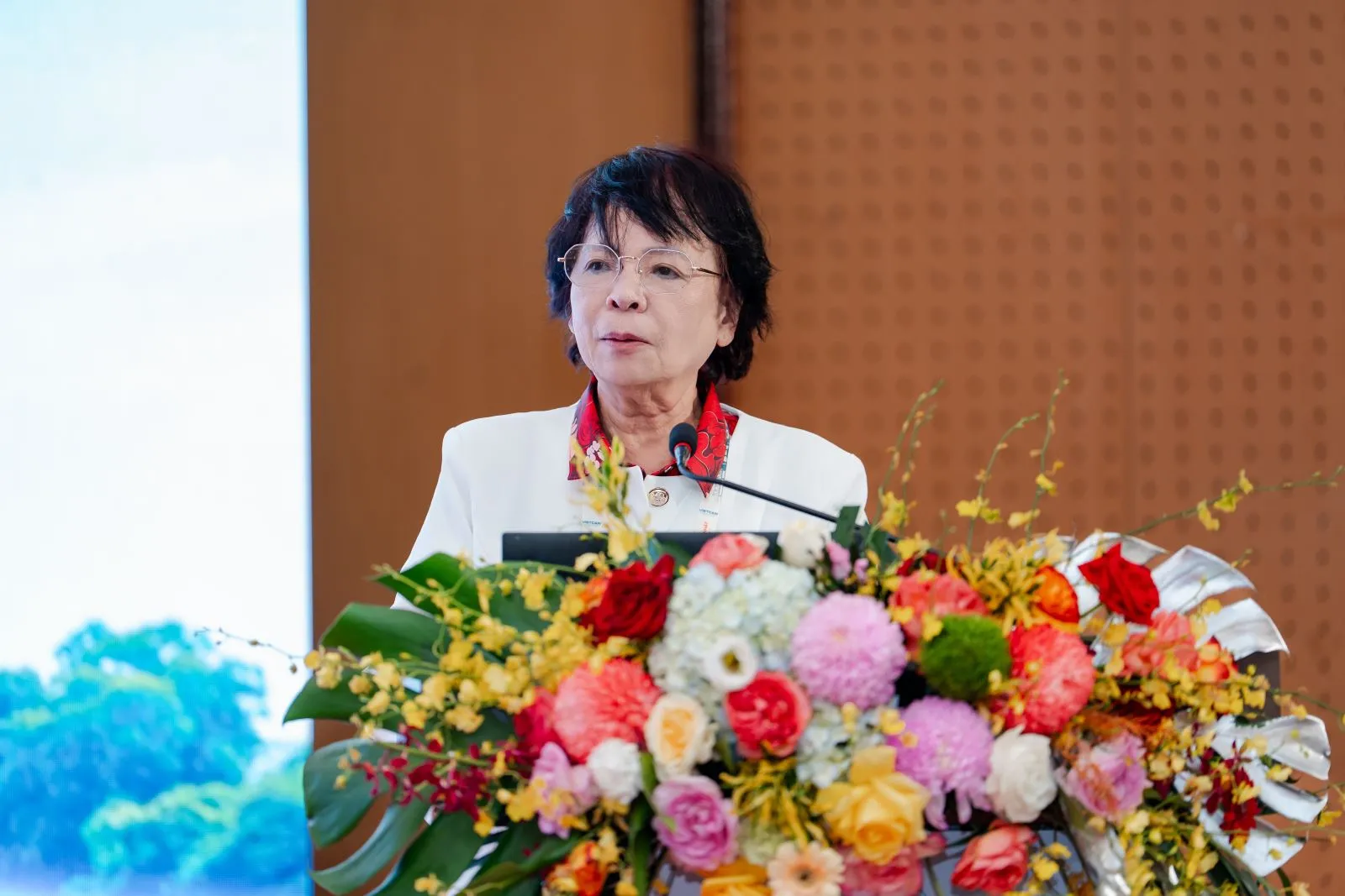 Professor Tôn Thị Kim Thanh delivering the opening address