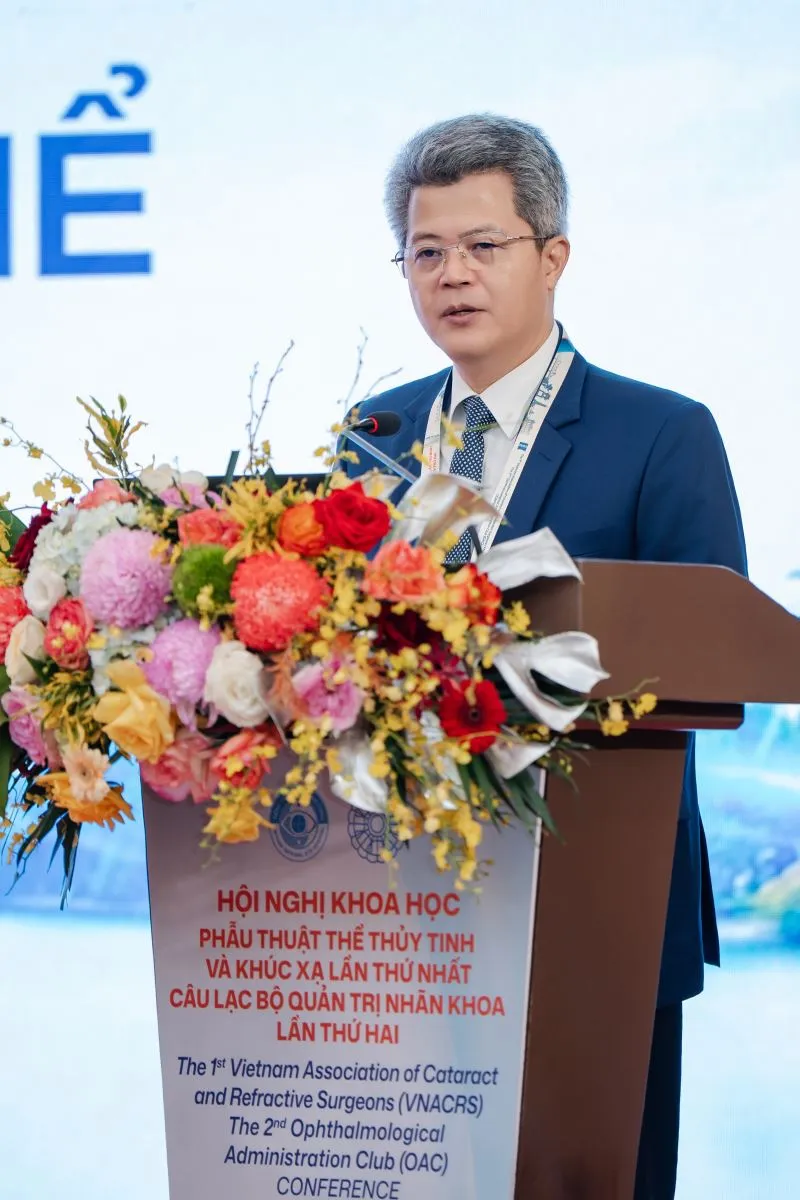 Associate Professor Phạm Ngọc Đông speaking at the conference
